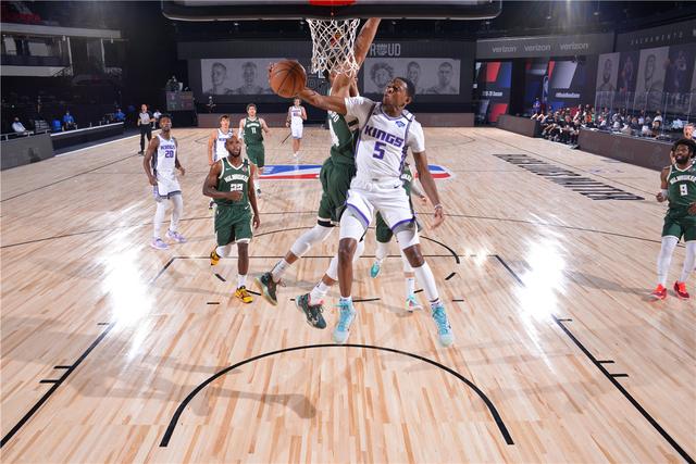 防守帮助球 防守帮助球