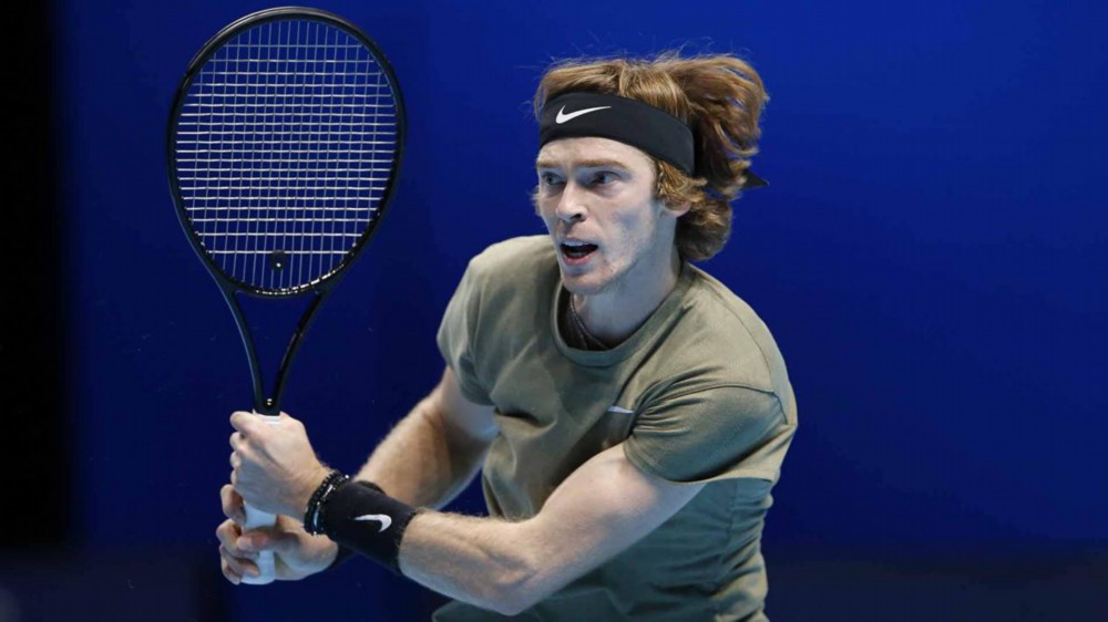 里夫斯在半 里夫斯在半